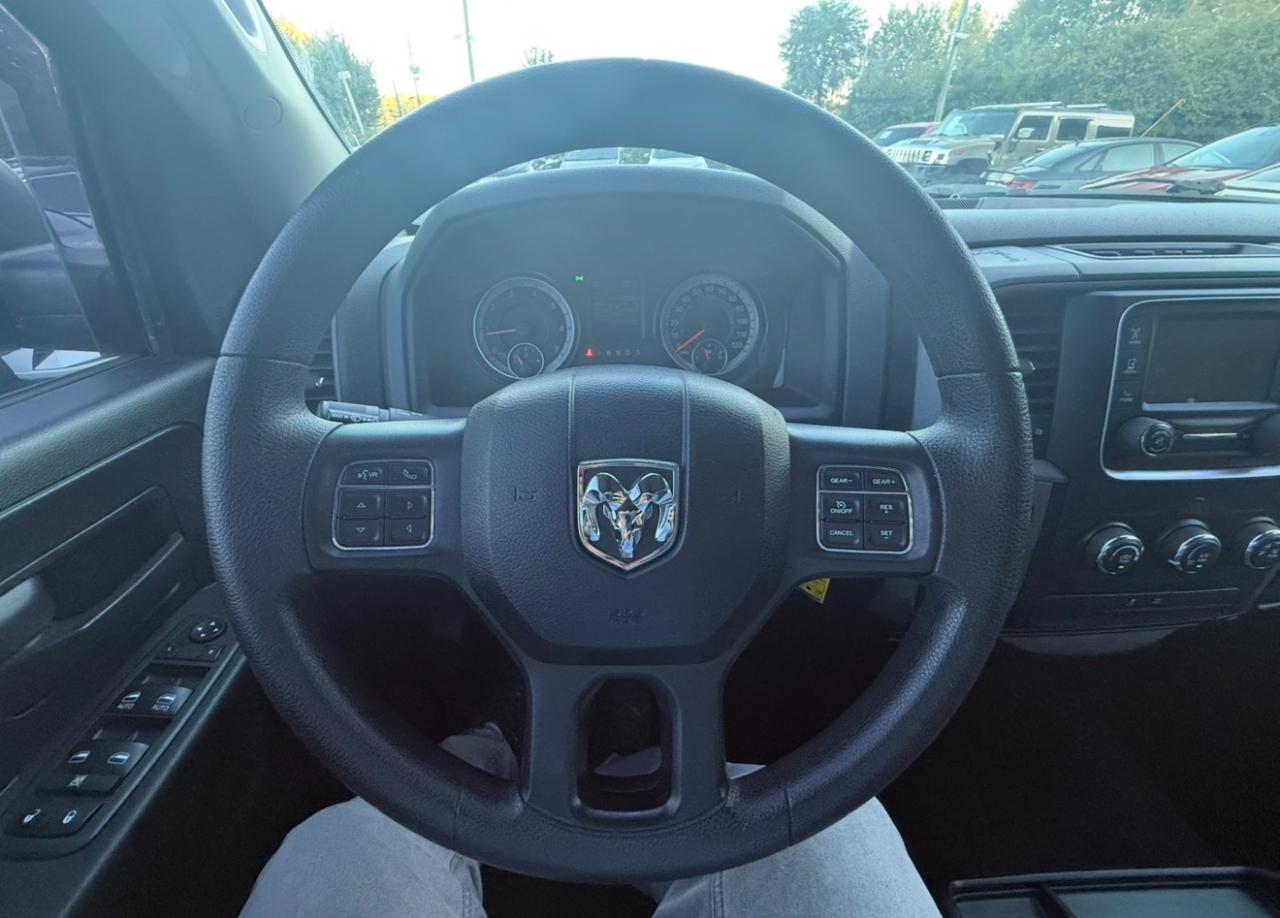 RAM 1500 Express 4x2 Crew Cab 5'7" Box 2018