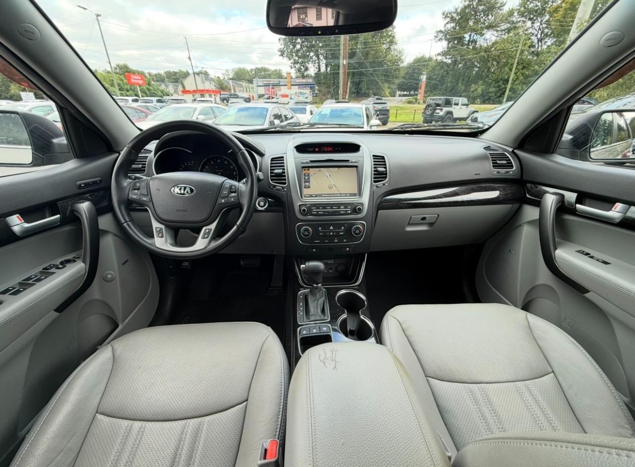Kia Sorento 2WD 4dr V6 SX 2015