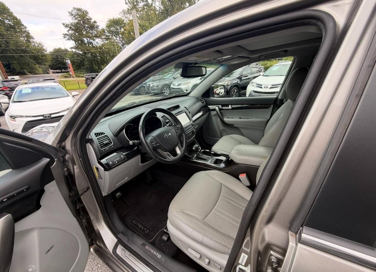 Kia Sorento 2WD 4dr V6 SX 2015