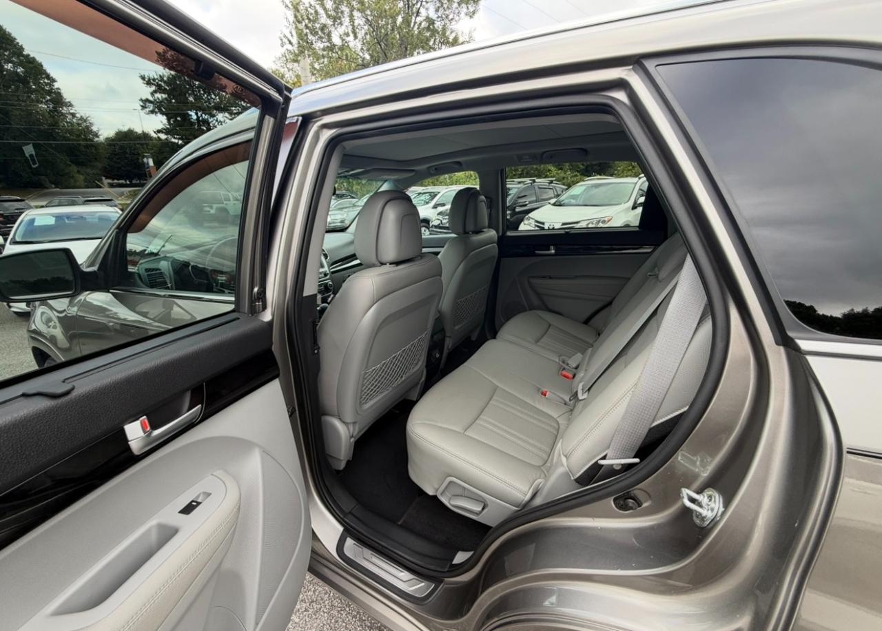 Kia Sorento 2WD 4dr V6 SX 2015