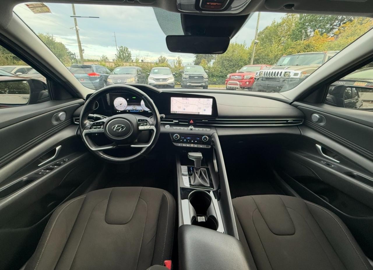 Hyundai Elantra photo 2