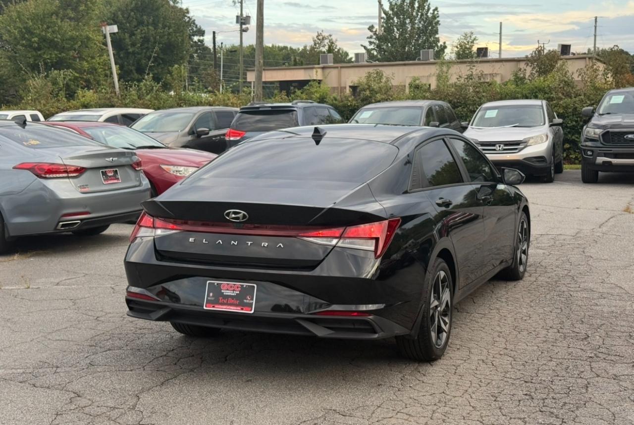 Hyundai Elantra photo 5