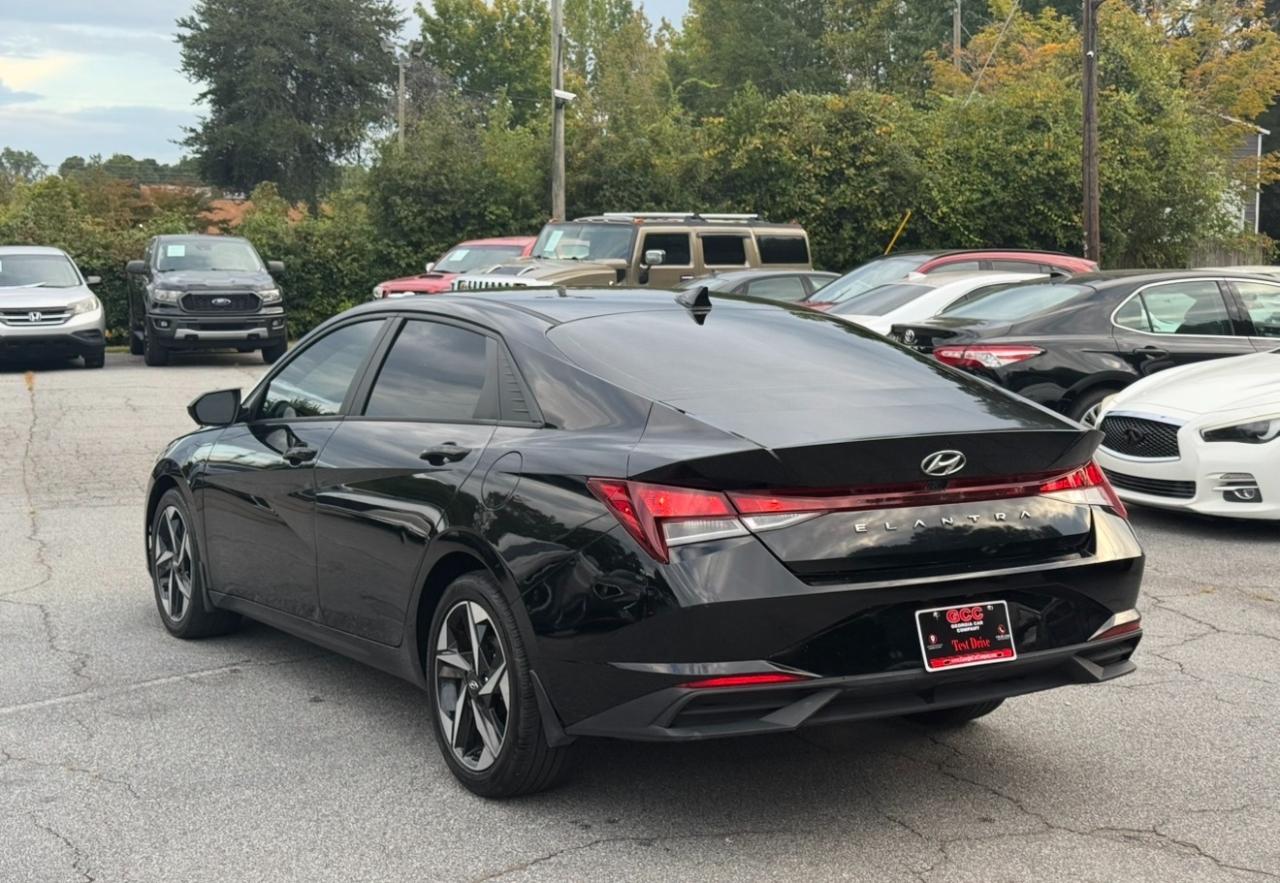 Hyundai Elantra photo 7