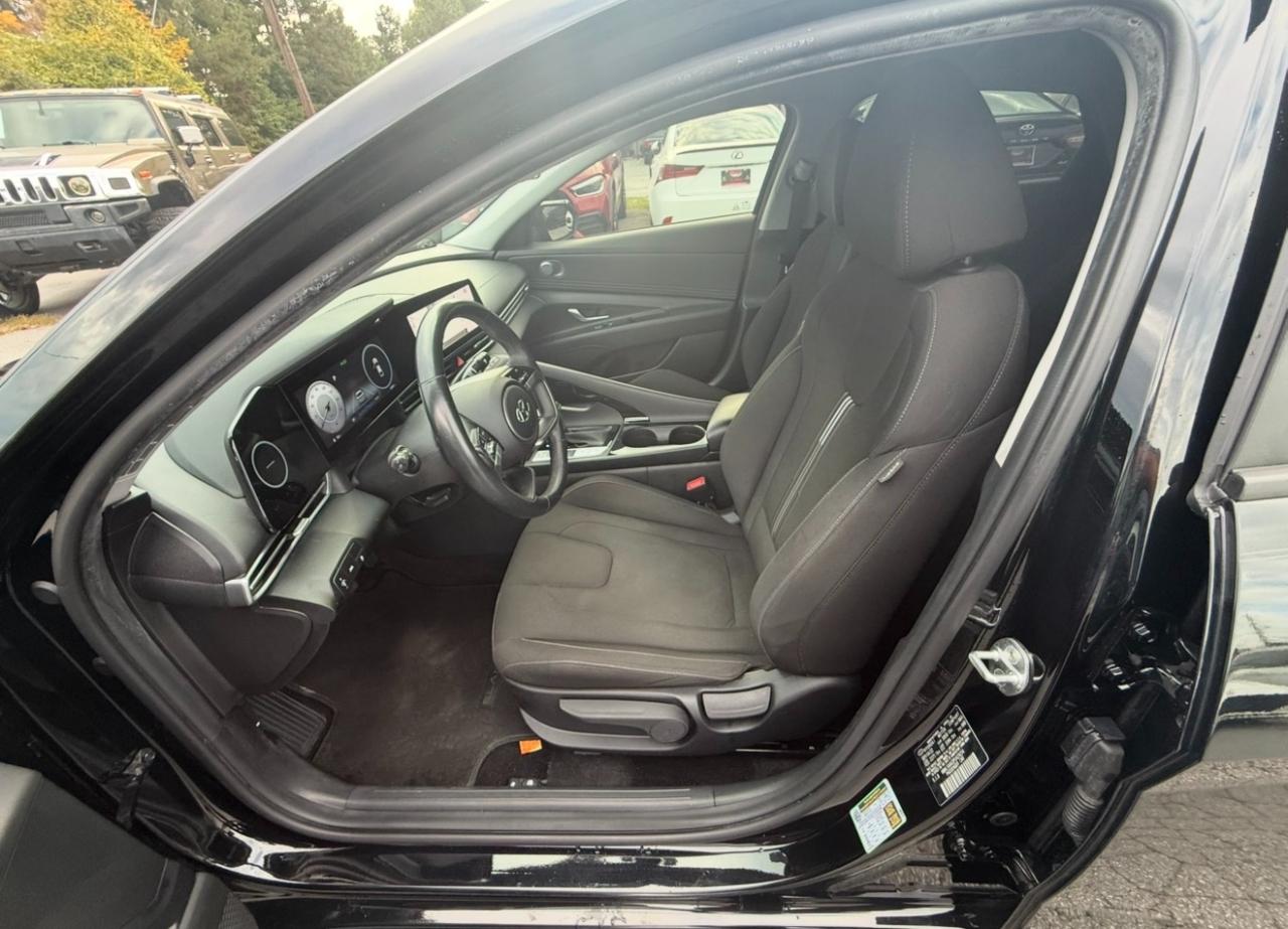 Hyundai Elantra photo 8