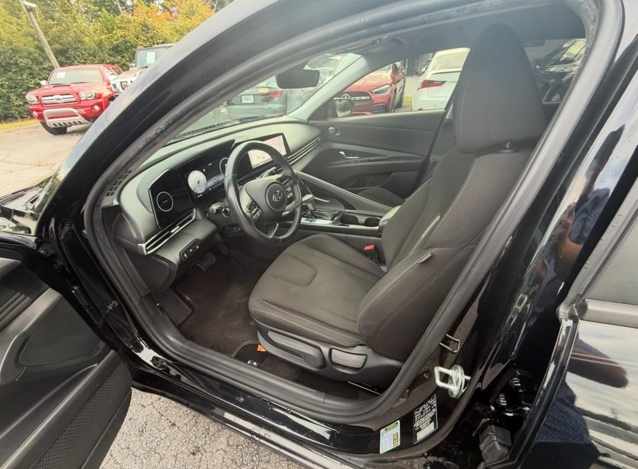 Hyundai Elantra photo 9