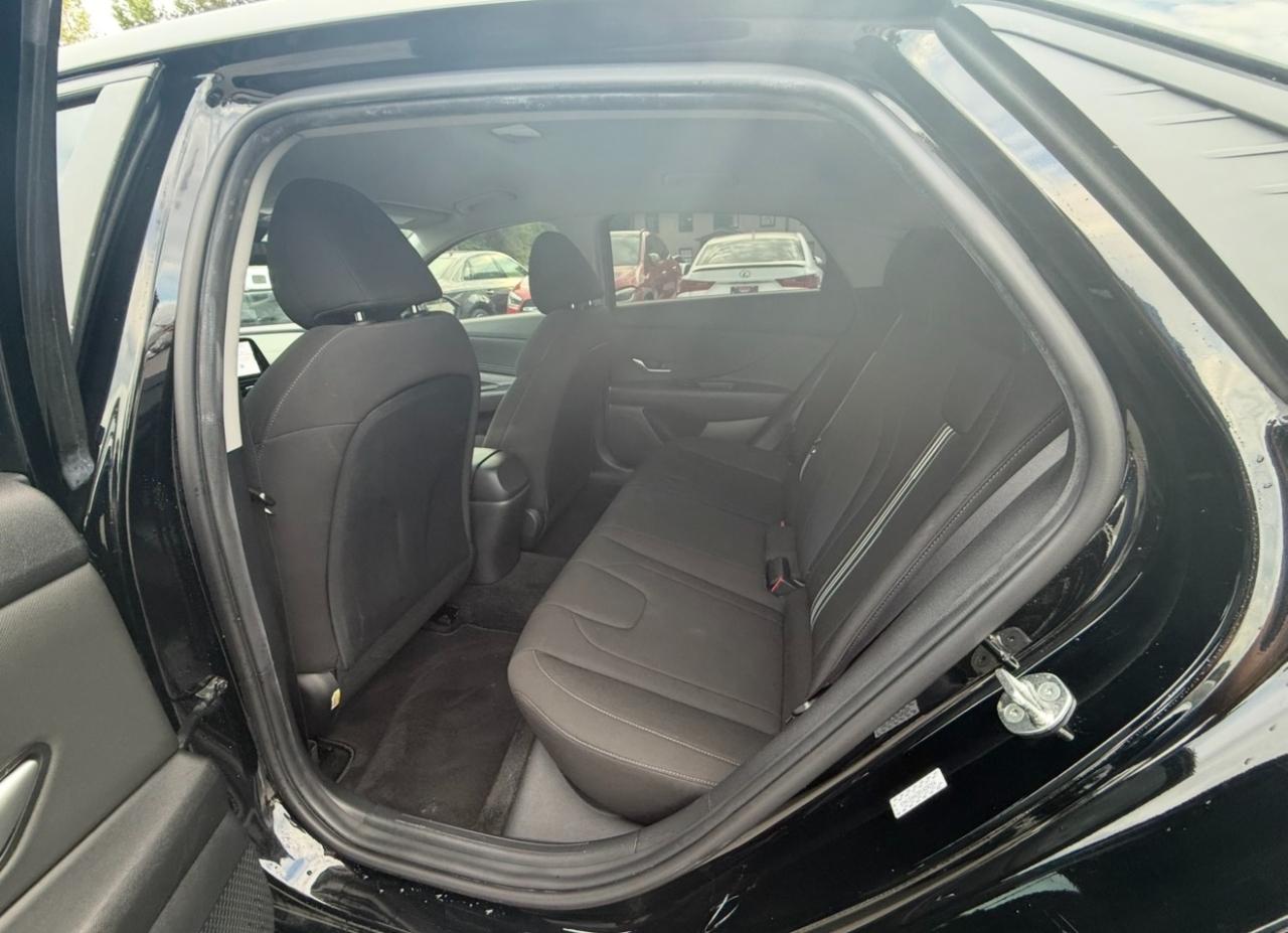 Hyundai Elantra photo 10