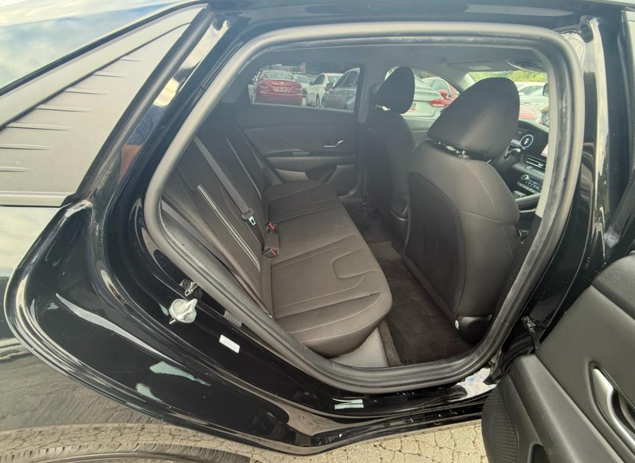 Hyundai Elantra photo 12