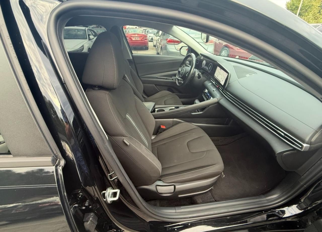 Hyundai Elantra photo 15