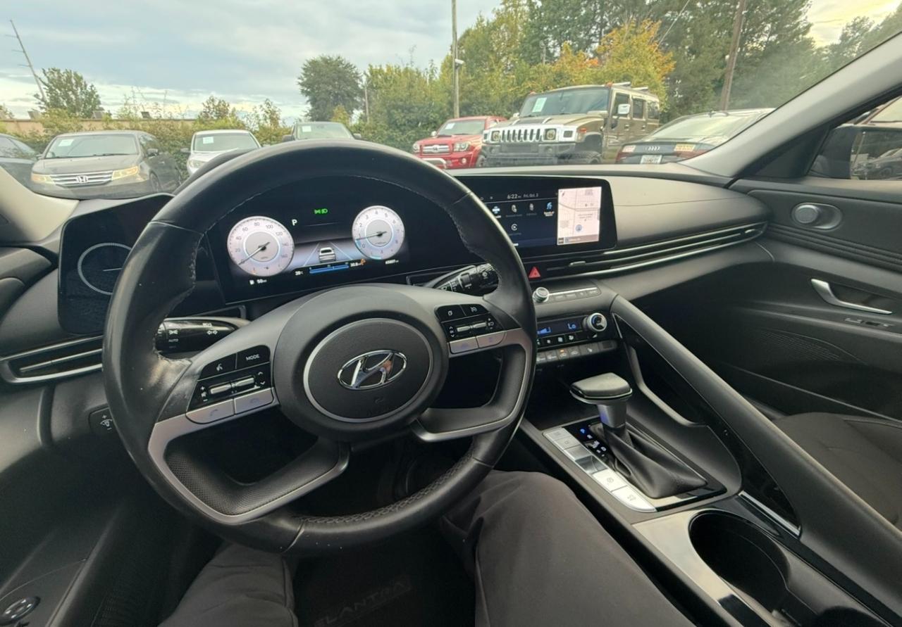 Hyundai Elantra photo 25