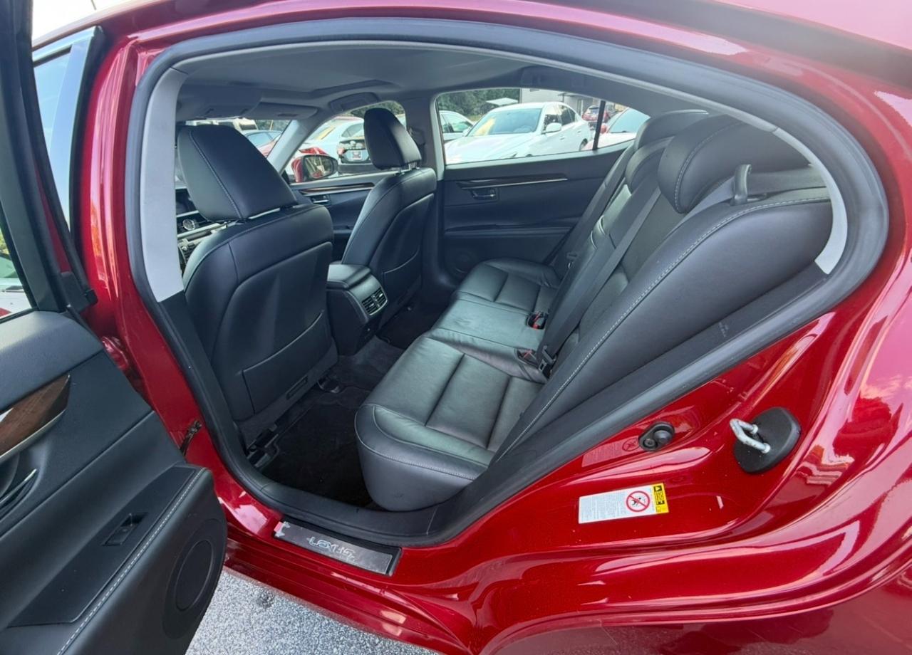 Lexus ES photo 10