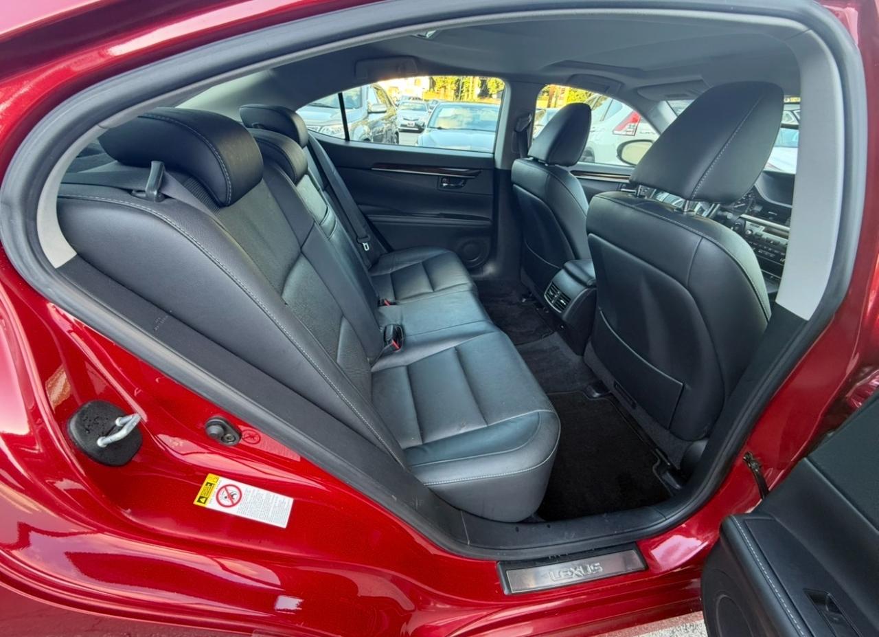 Lexus ES photo 13