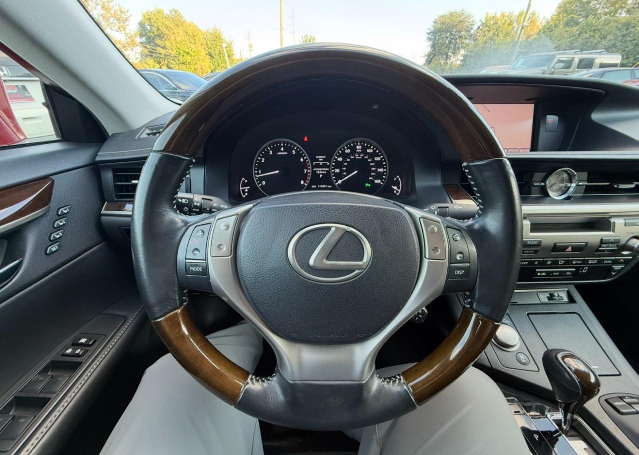 Lexus ES photo 17