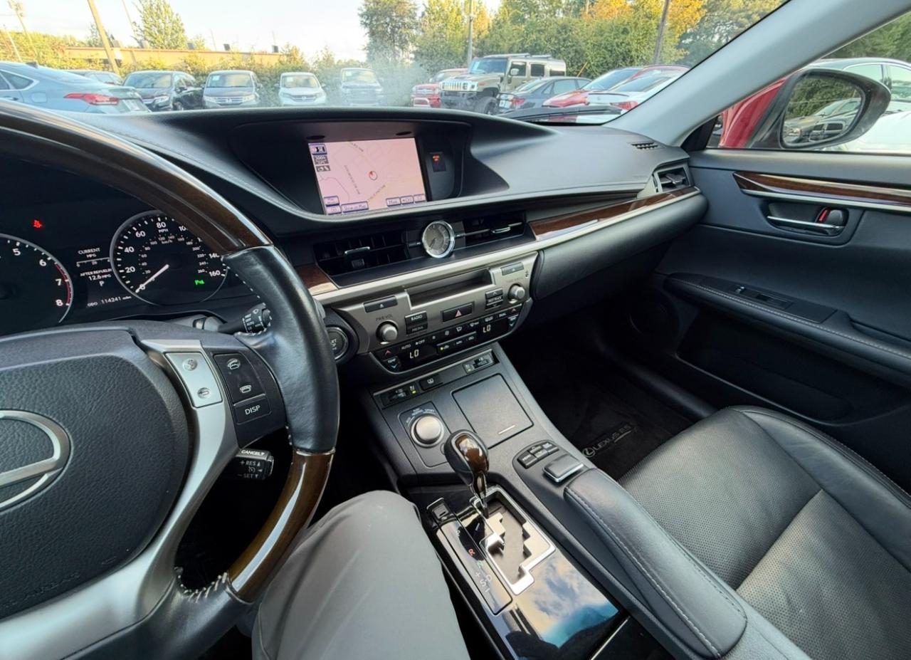 Lexus ES photo 19