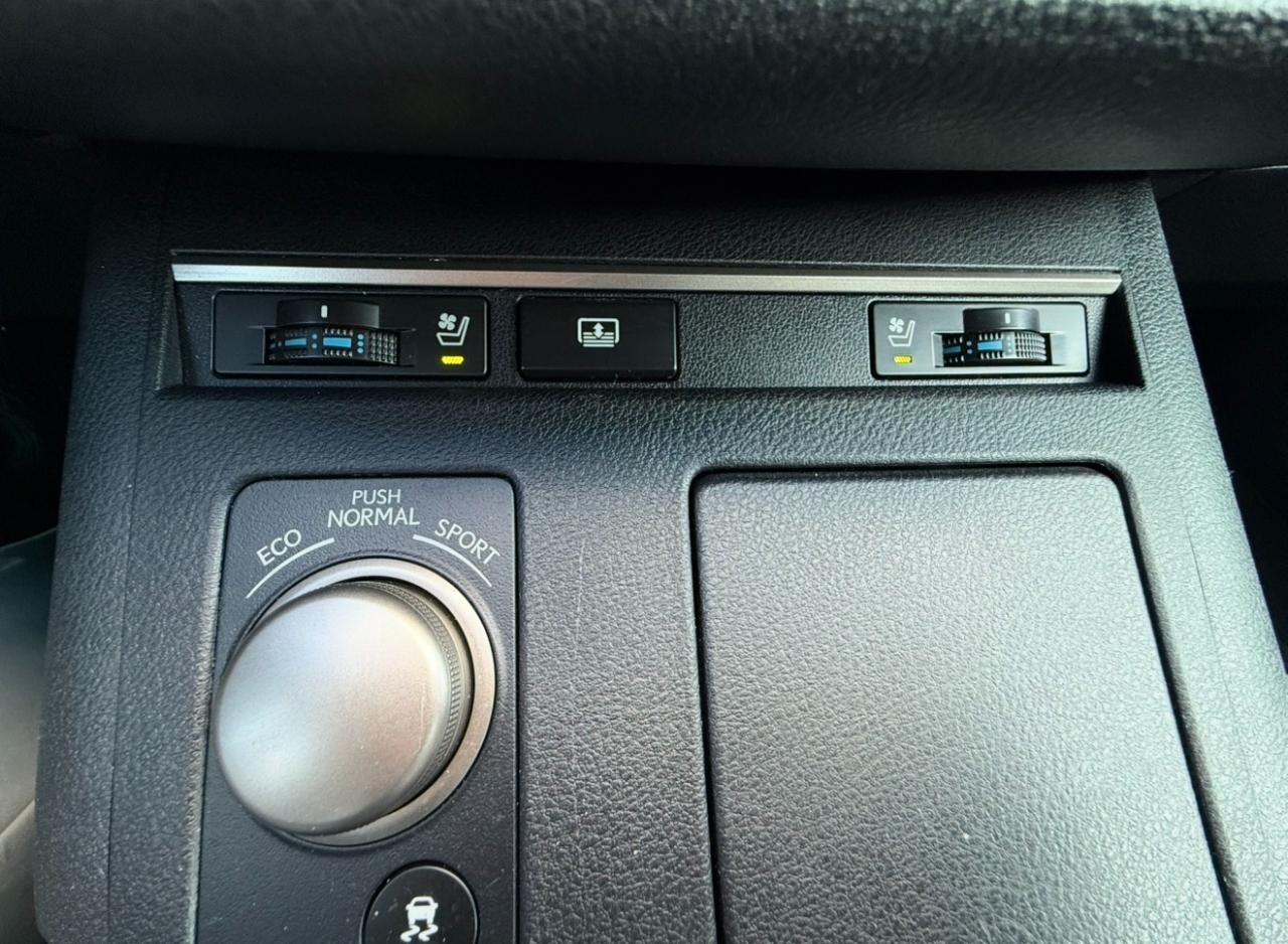 Lexus ES photo 25