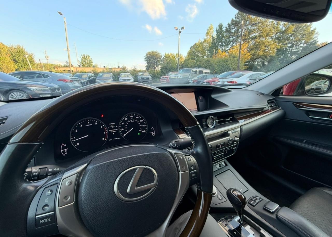 Lexus ES photo 27