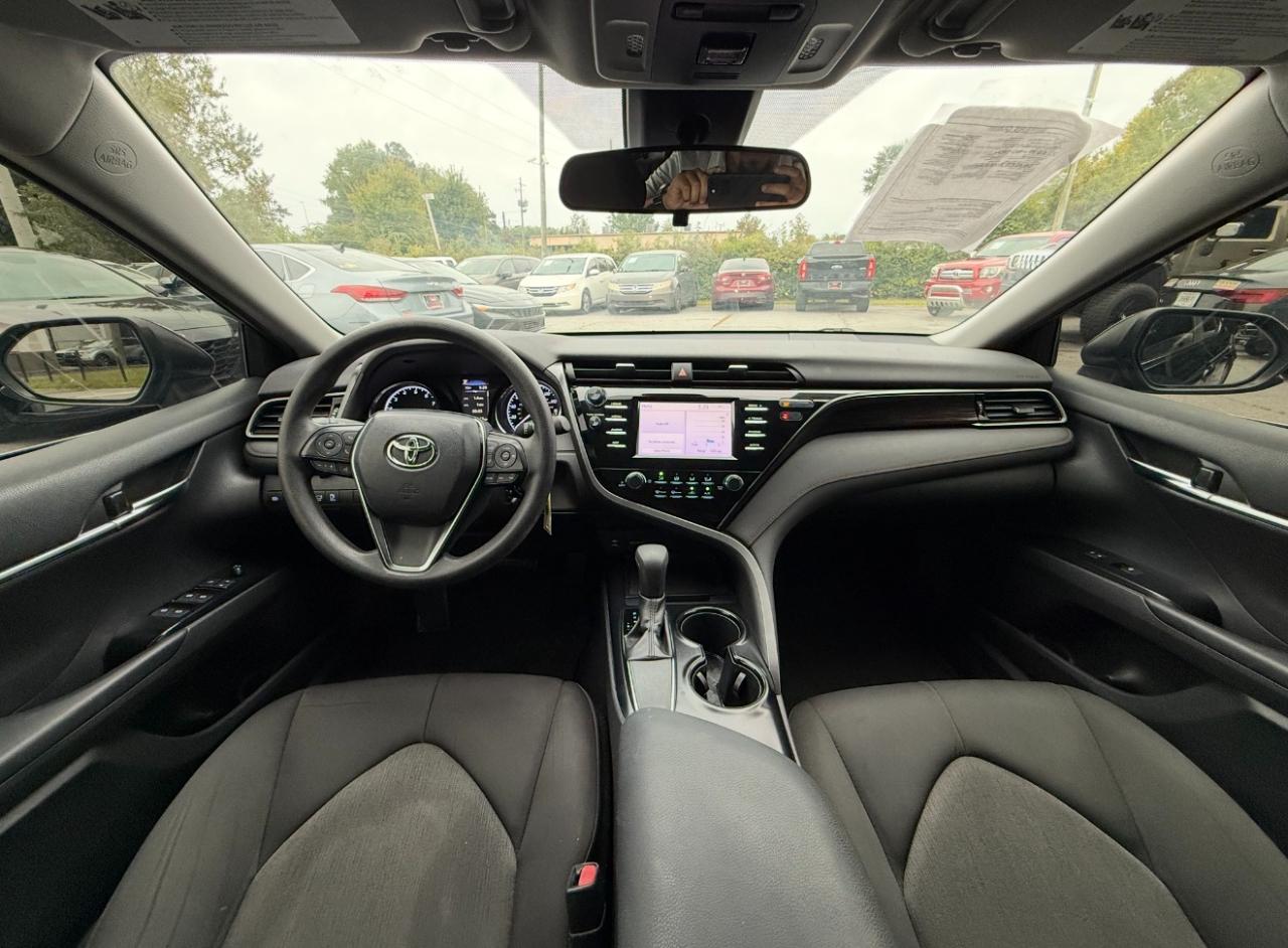 Toyota Camry LE (Natl) 2019