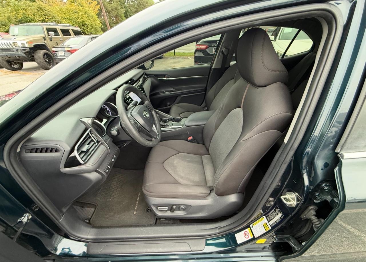 Toyota Camry LE (Natl) 2019