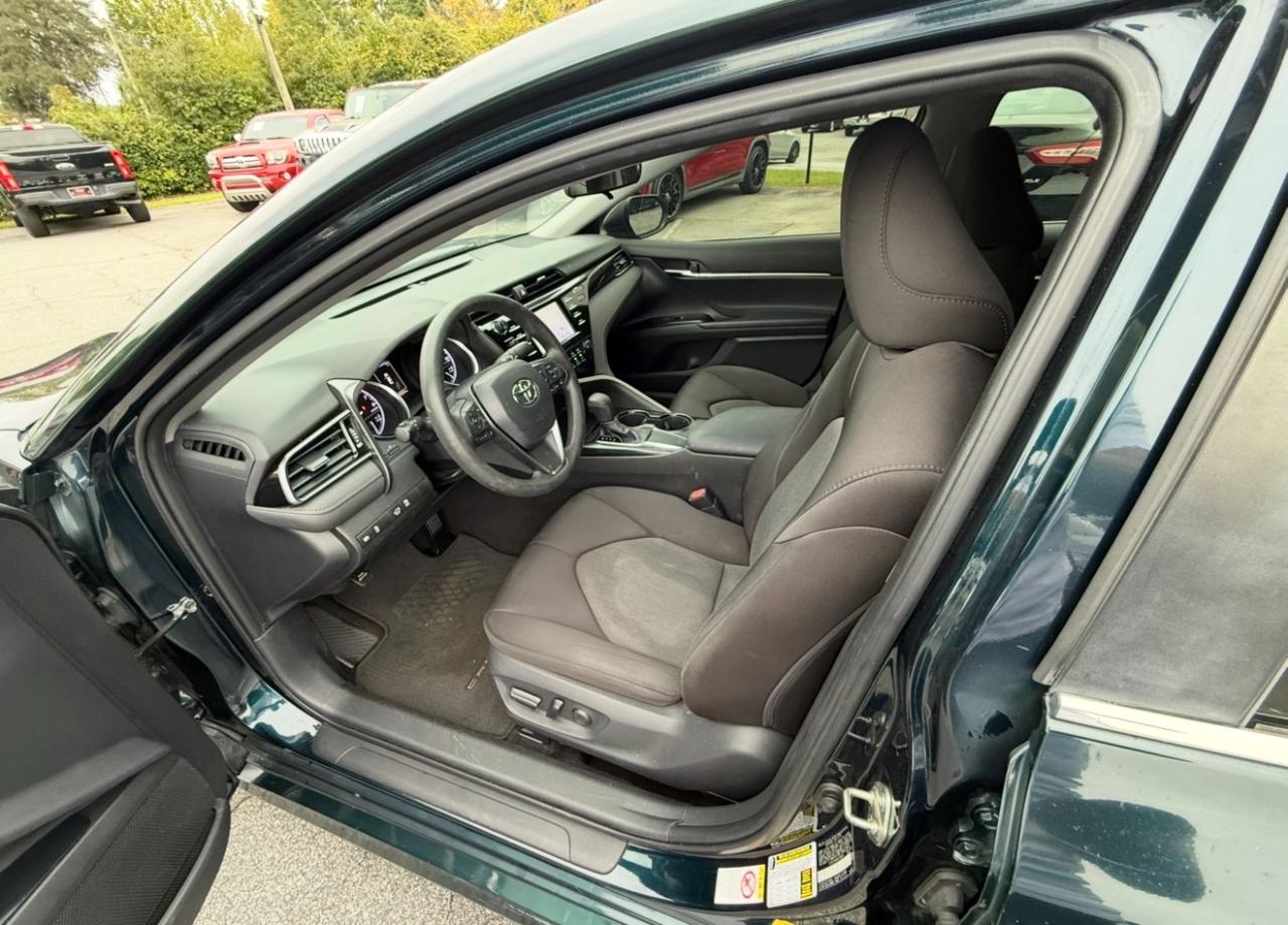 Toyota Camry LE (Natl) 2019