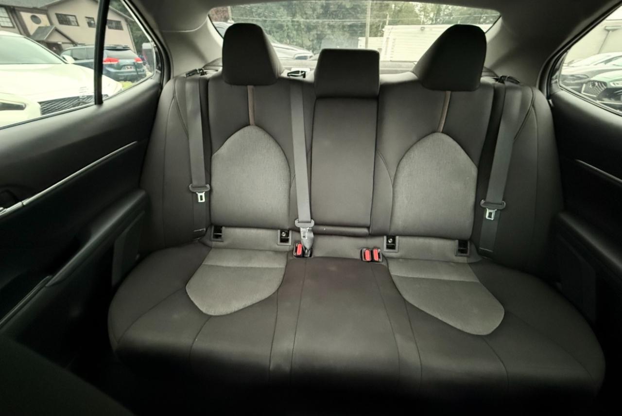 Toyota Camry LE (Natl) 2019