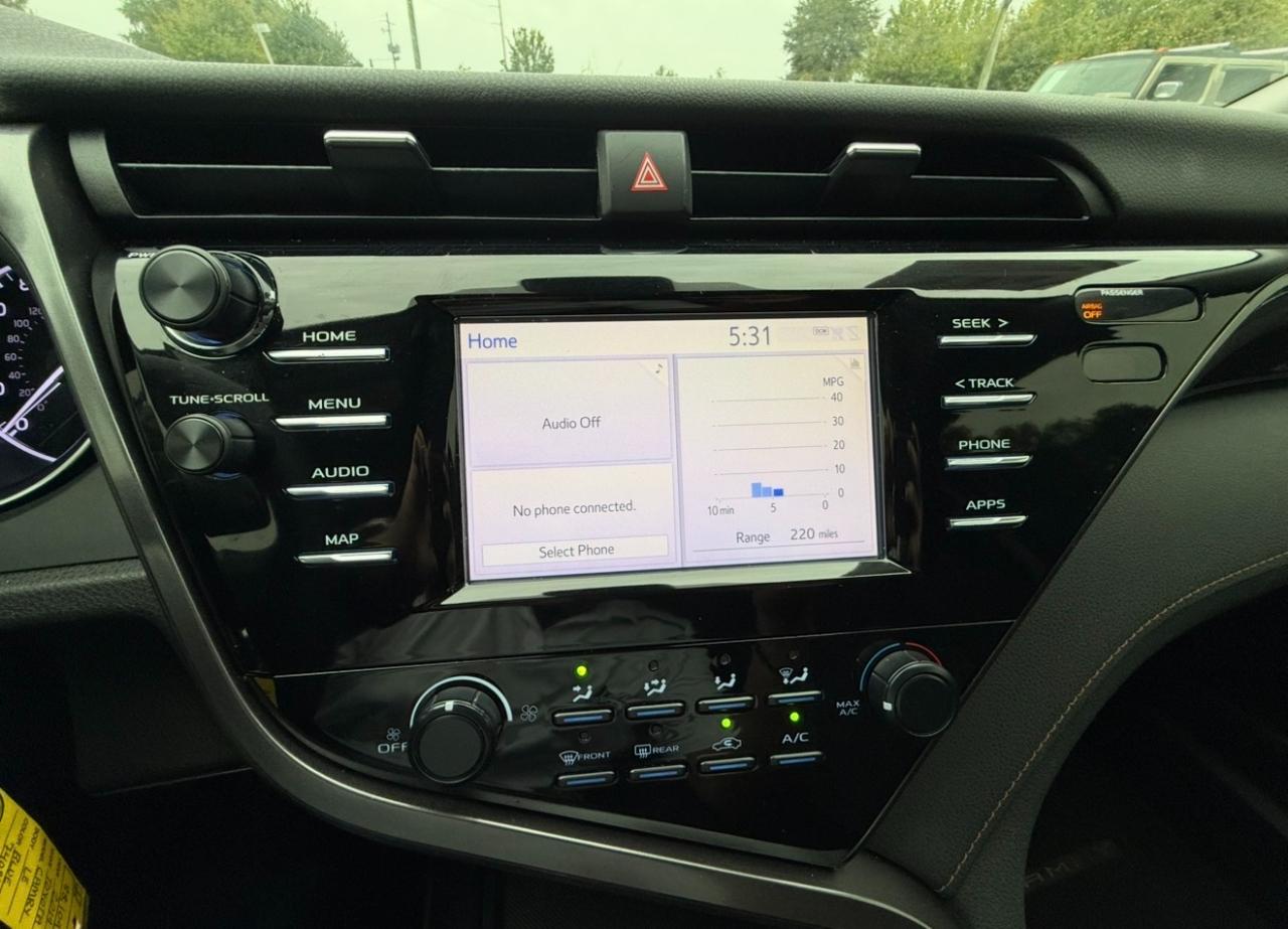 Toyota Camry LE (Natl) 2019