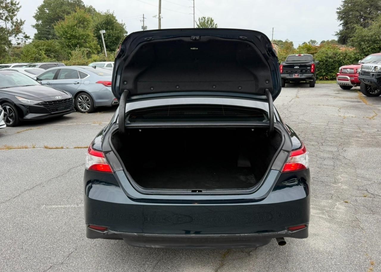 Toyota Camry LE (Natl) 2019