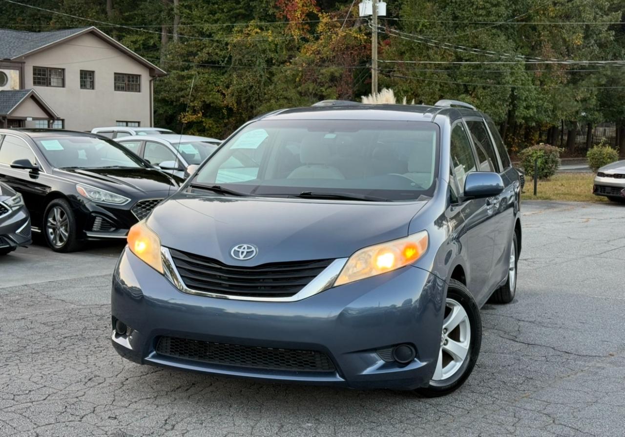 Toyota Sienna photo 4