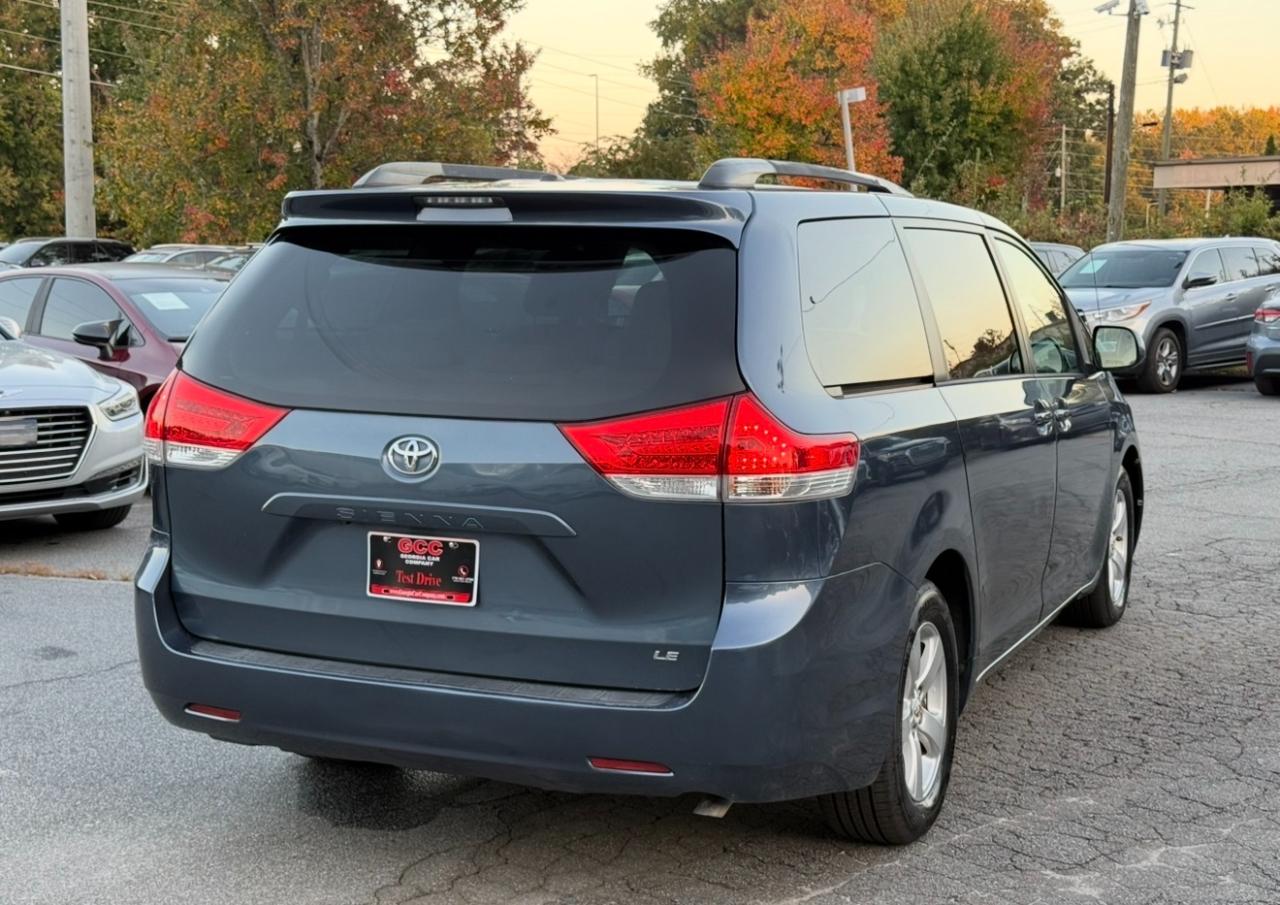 Toyota Sienna photo 5