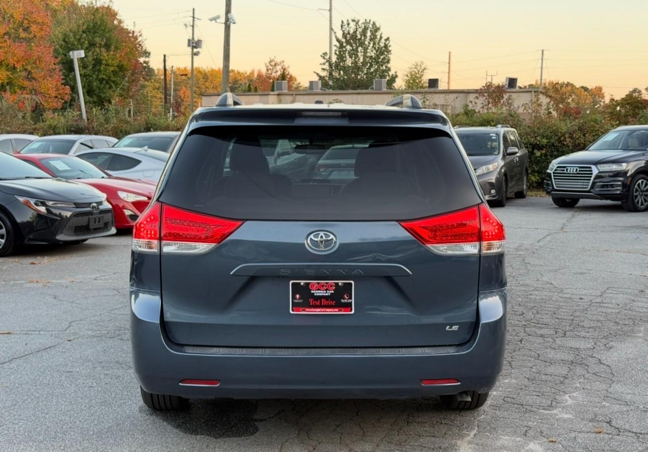 Toyota Sienna photo 6