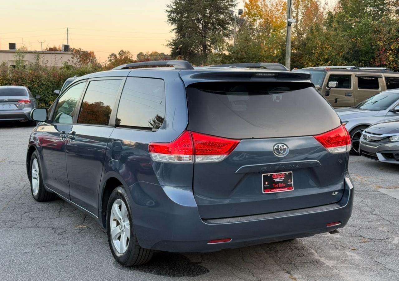 Toyota Sienna photo 7
