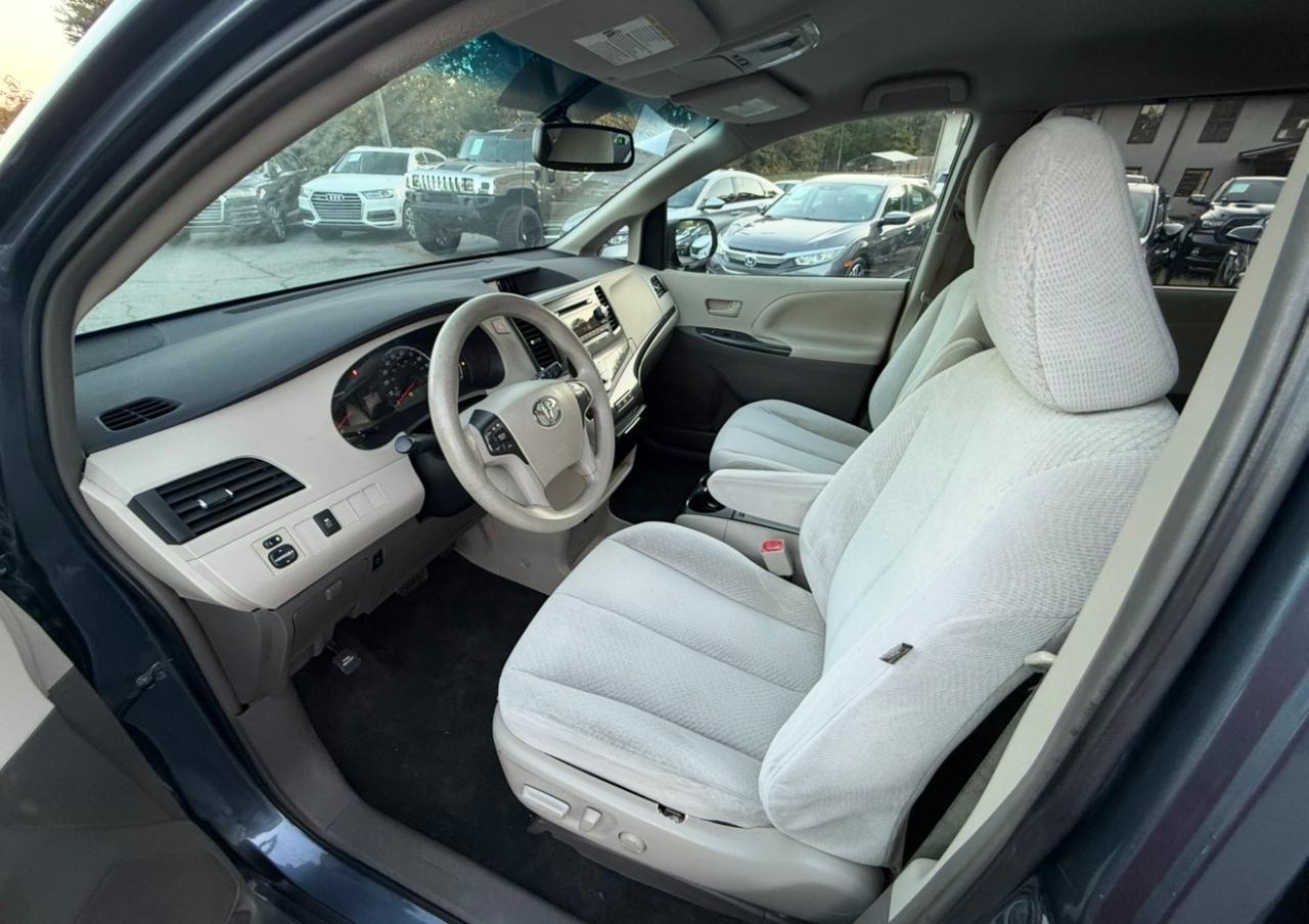 Toyota Sienna photo 8