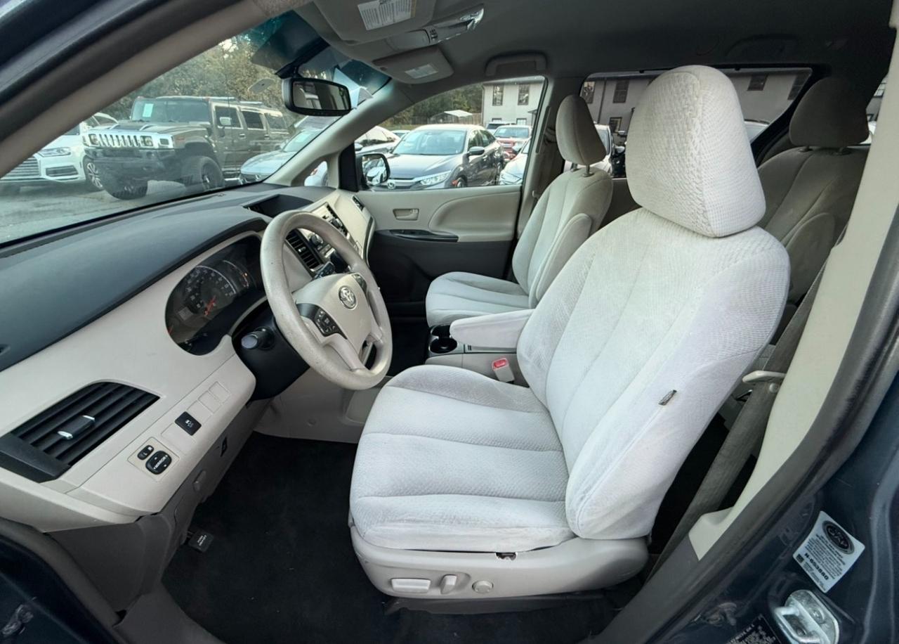 Toyota Sienna photo 9