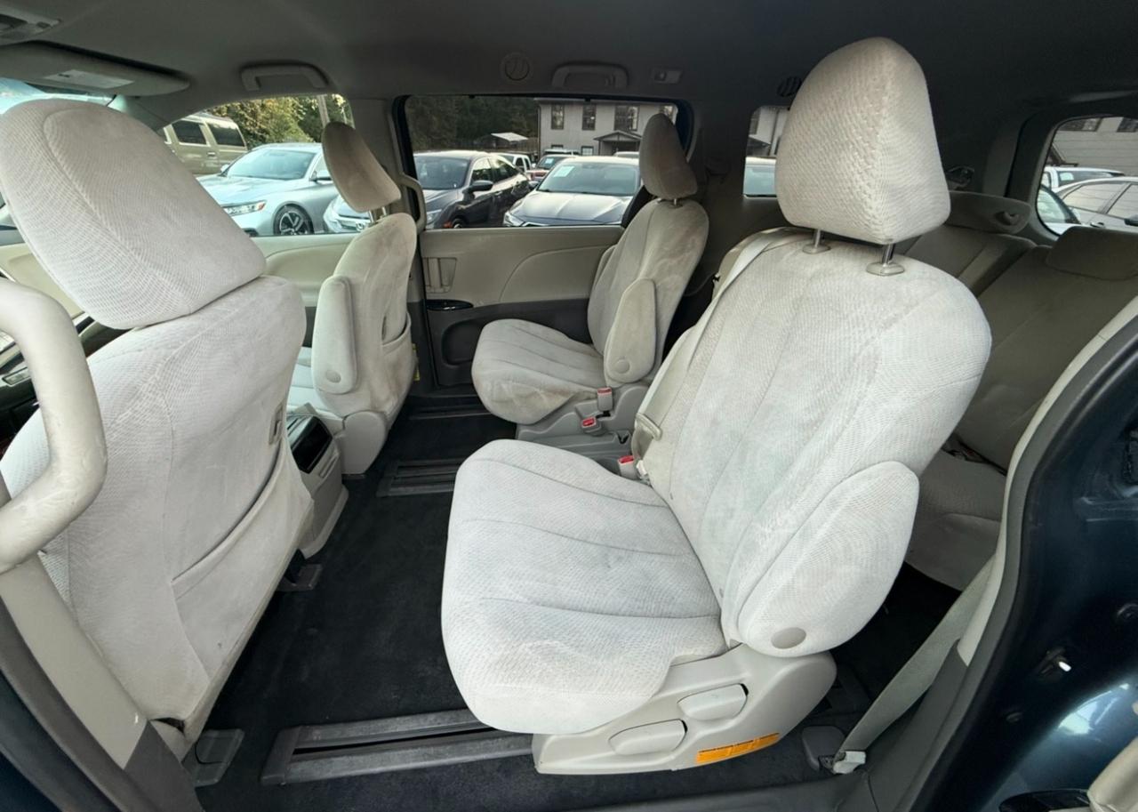 Toyota Sienna photo 11