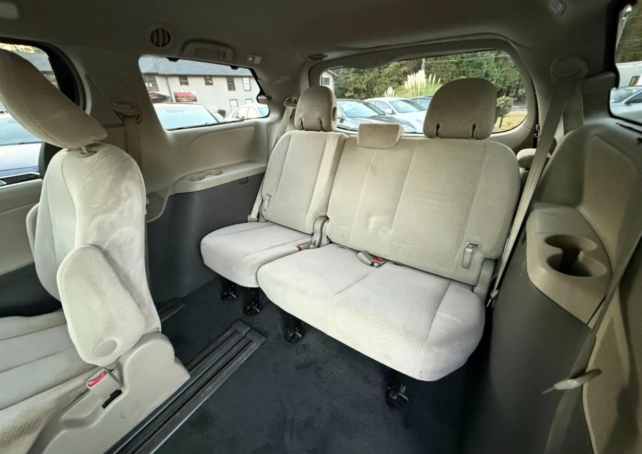 Toyota Sienna photo 12