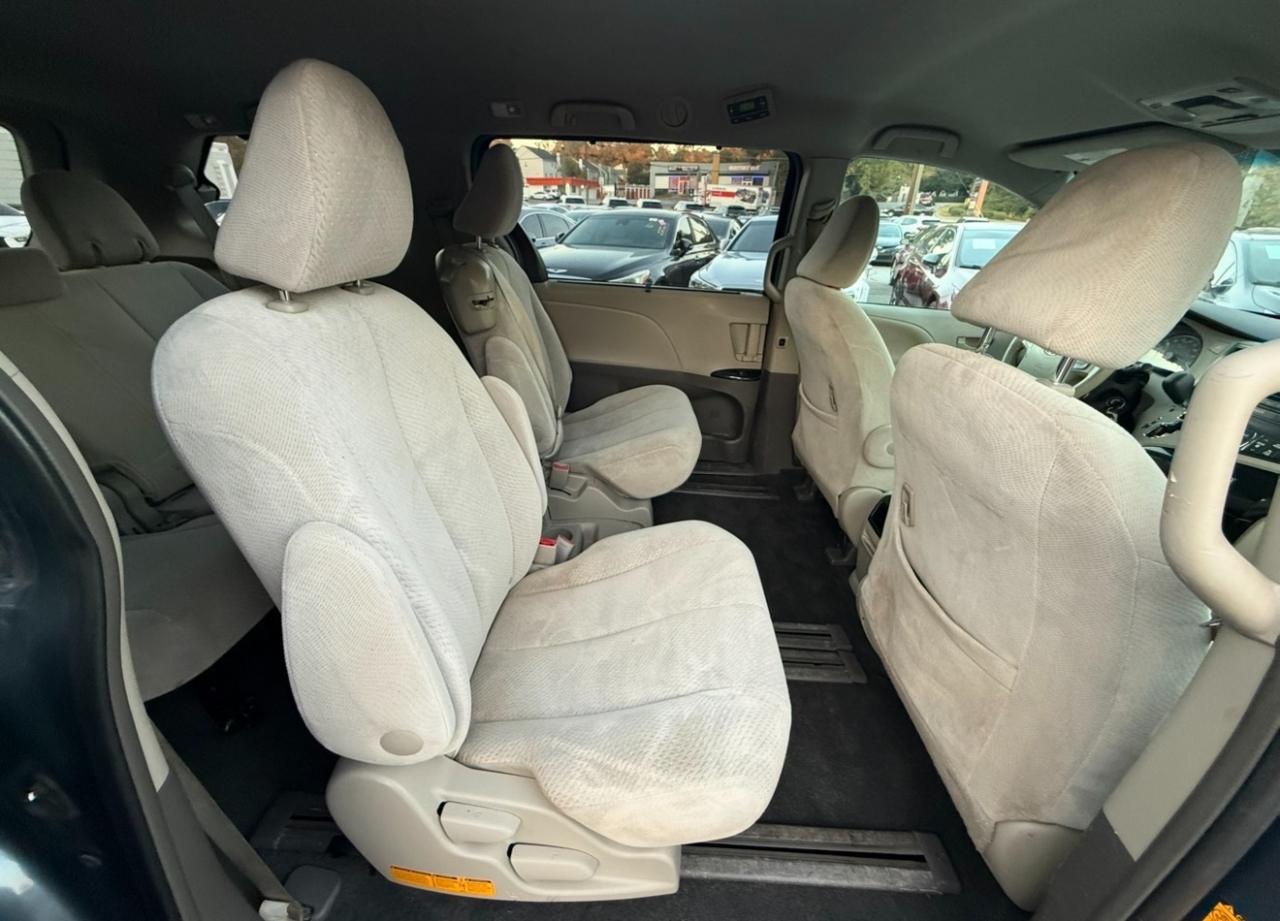 Toyota Sienna photo 13