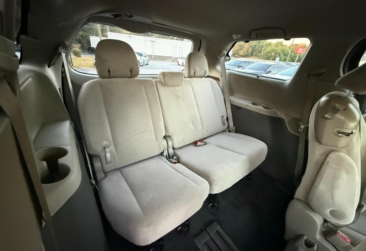 Toyota Sienna photo 15