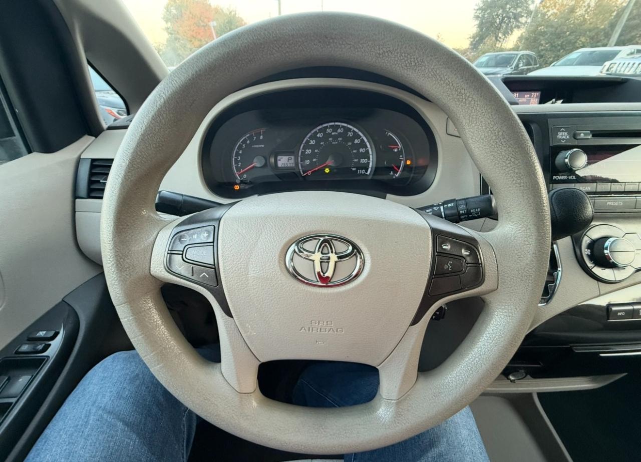Toyota Sienna photo 19