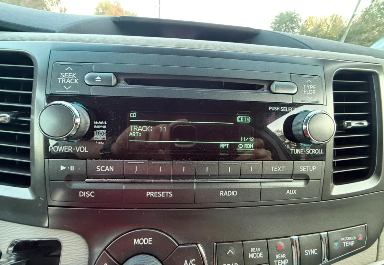 Toyota Sienna photo 23