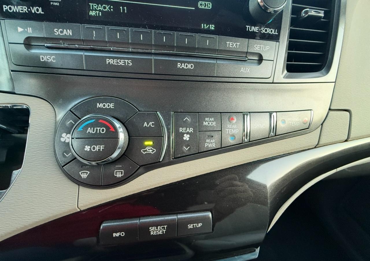 Toyota Sienna photo 24