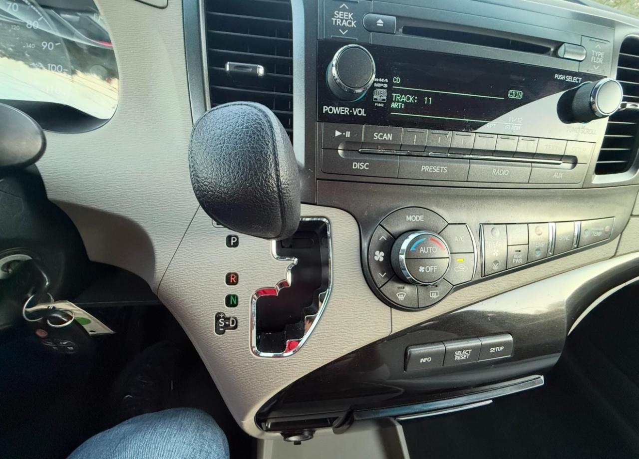 Toyota Sienna photo 25