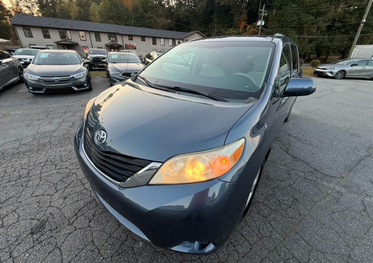 Toyota Sienna photo 29