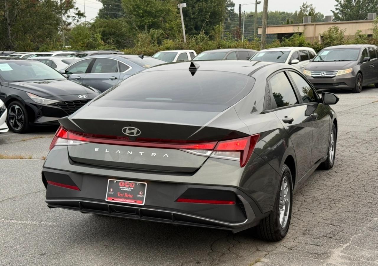 Hyundai Elantra photo 5