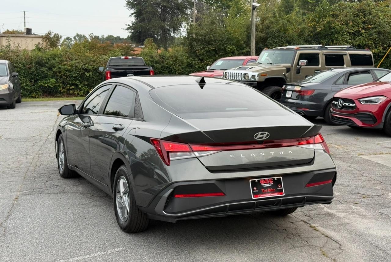 Hyundai Elantra photo 7