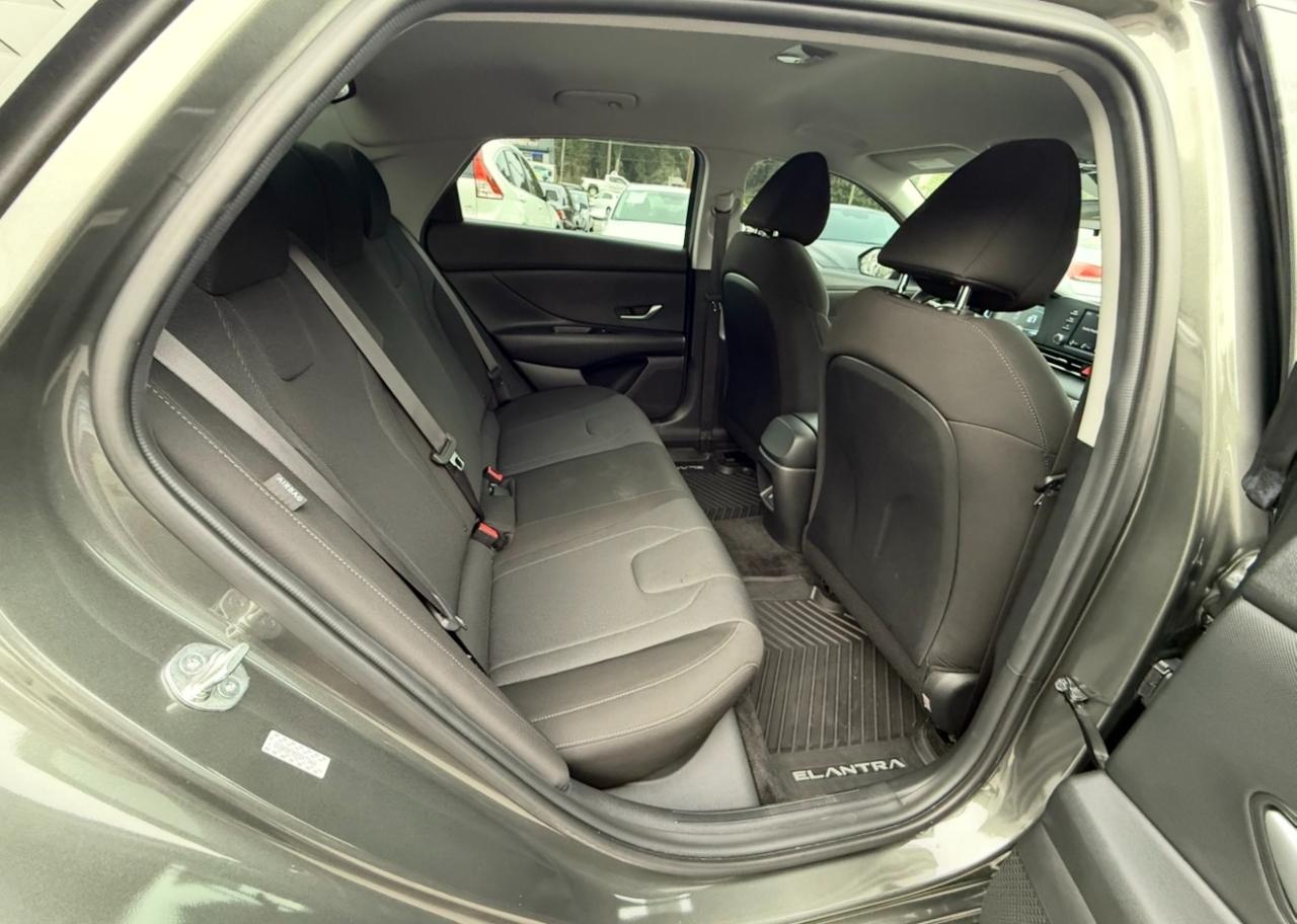 Hyundai Elantra photo 14