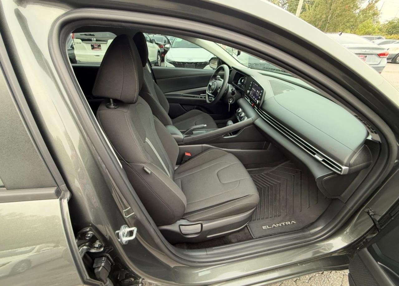 Hyundai Elantra photo 15