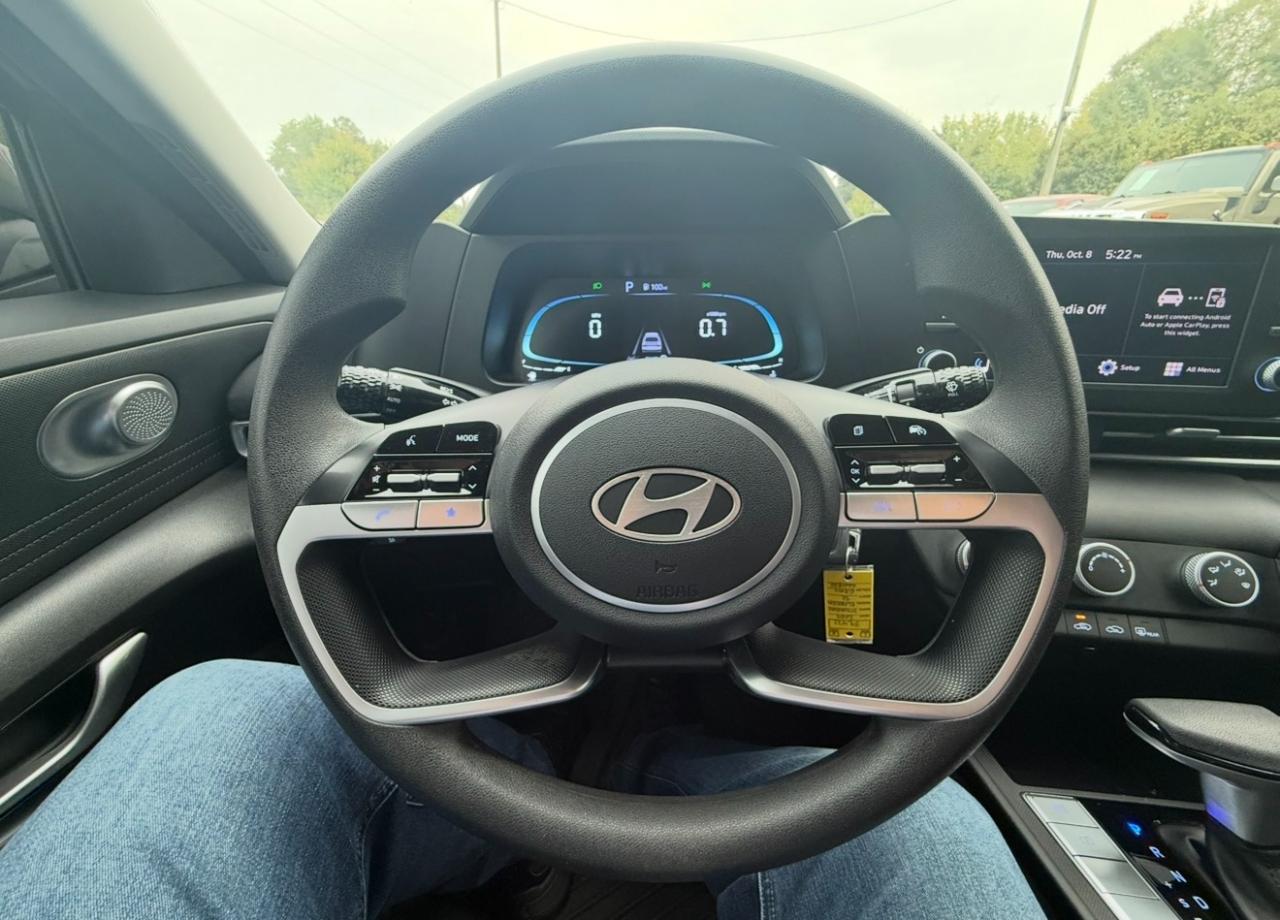 Hyundai Elantra photo 17