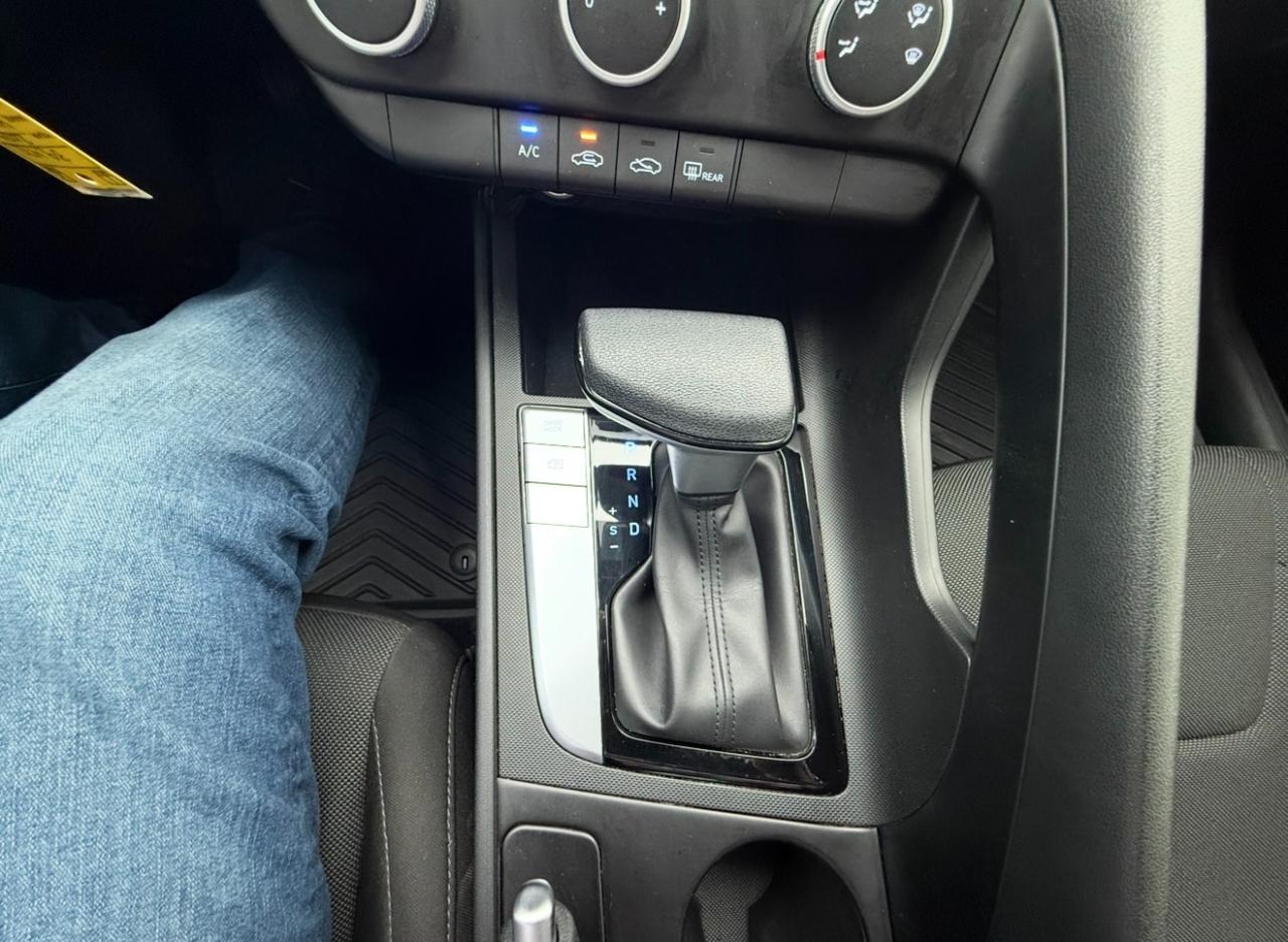 Hyundai Elantra photo 24