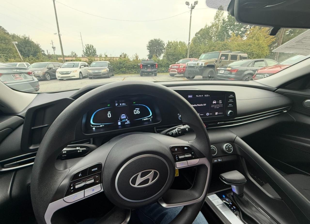 Hyundai Elantra photo 25