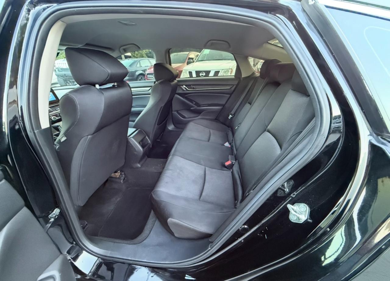 Honda Accord photo 10