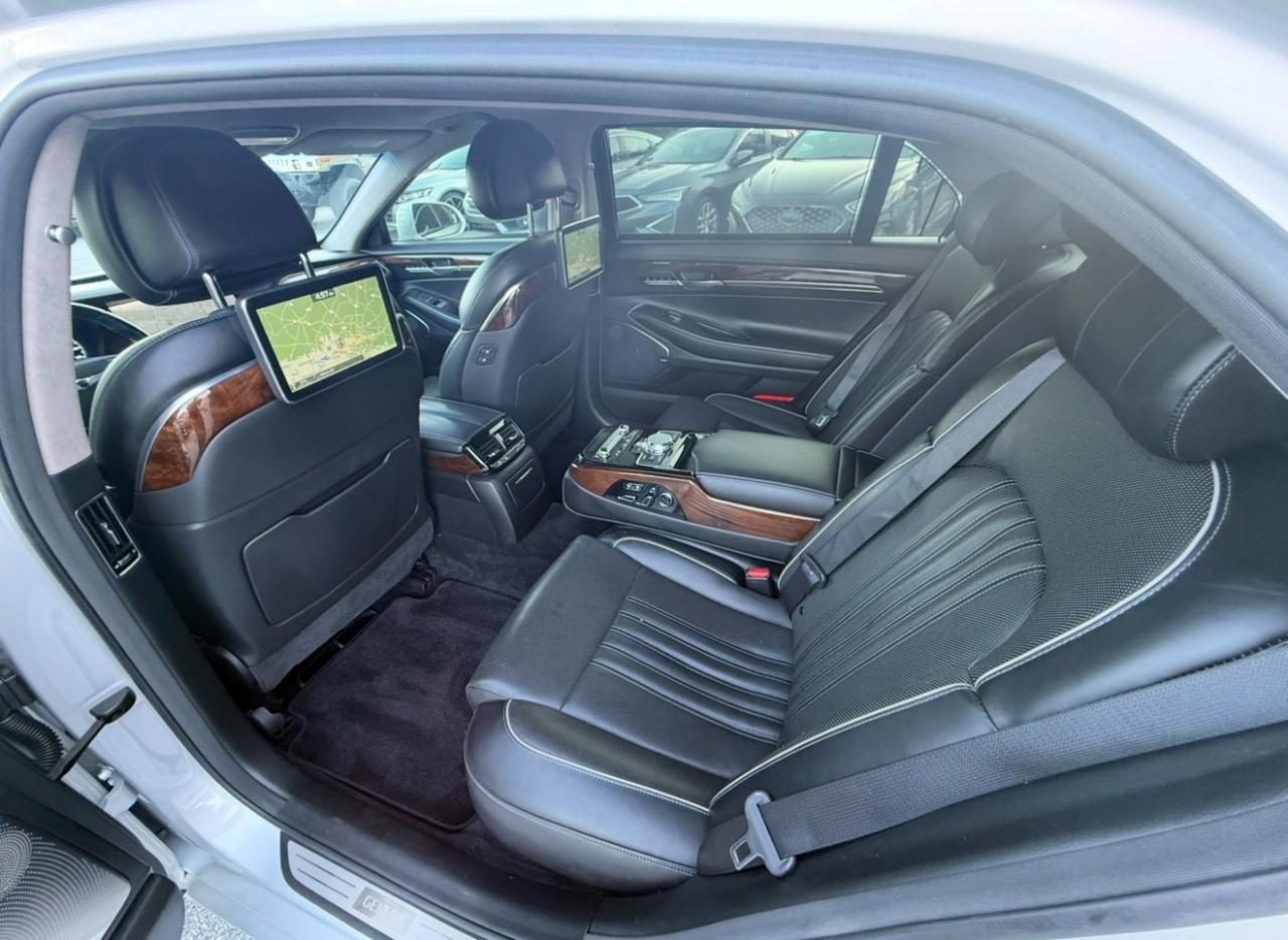 Genesis G90 photo 11