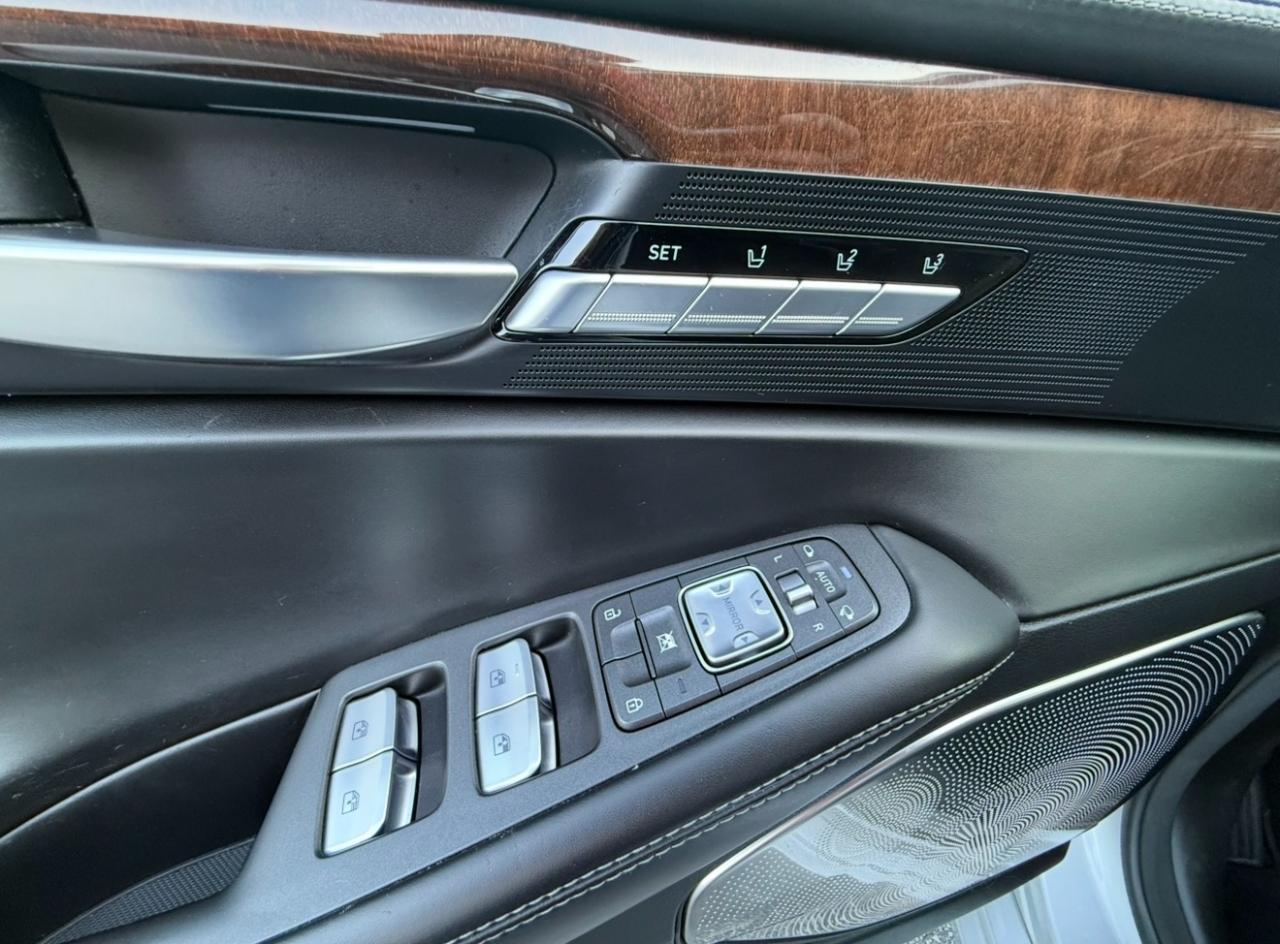Genesis G90 photo 30